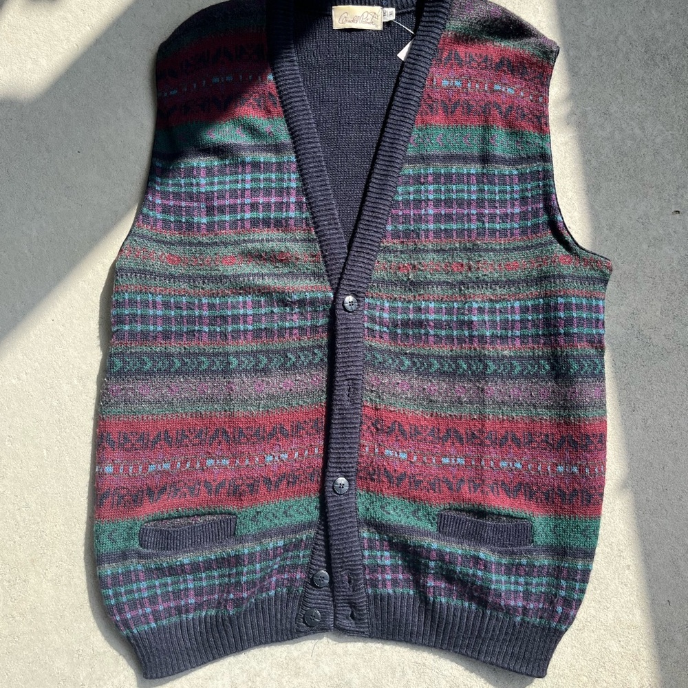 Classic Patterned Knit Vest
